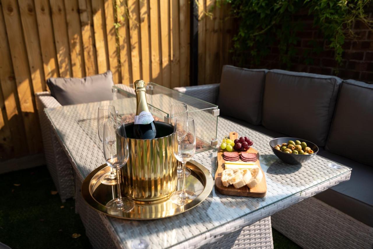 Exquisite Cardiff Apartments- With Garden Lounge & Games Room Экстерьер фото