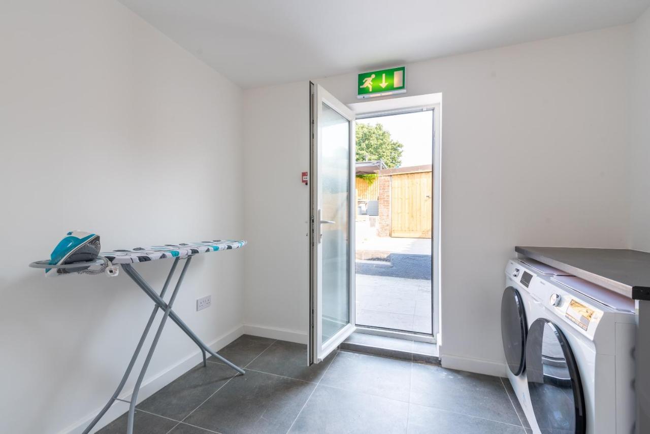 Exquisite Cardiff Apartments- With Garden Lounge & Games Room Экстерьер фото