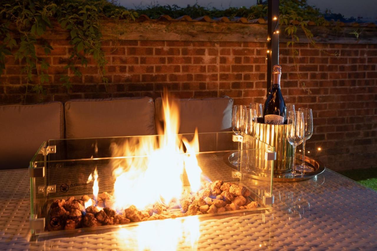 Exquisite Cardiff Apartments- With Garden Lounge & Games Room Экстерьер фото