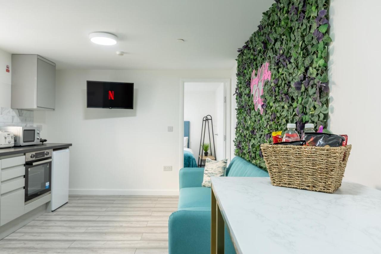 Exquisite Cardiff Apartments- With Garden Lounge & Games Room Экстерьер фото