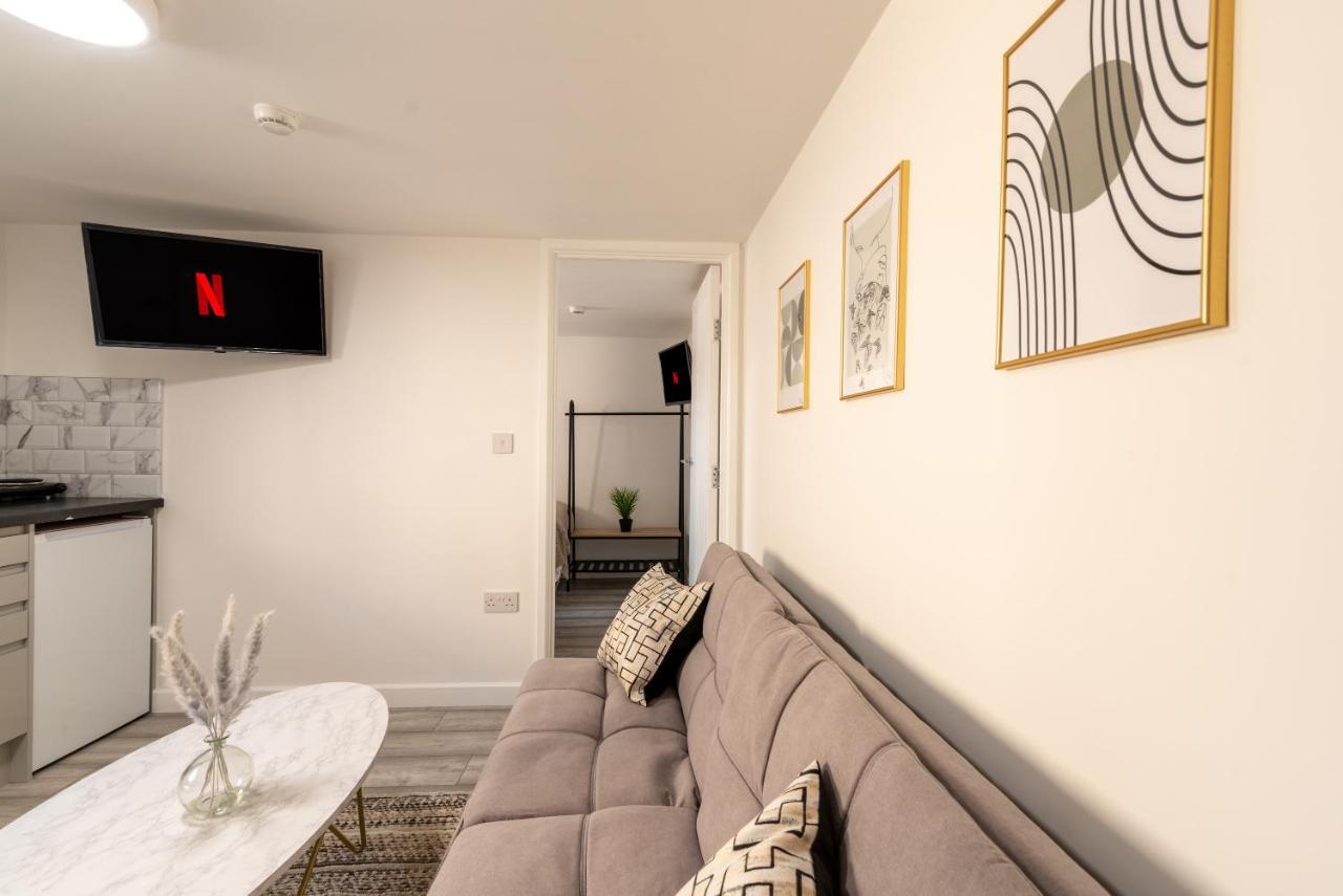 Exquisite Cardiff Apartments- With Garden Lounge & Games Room Экстерьер фото