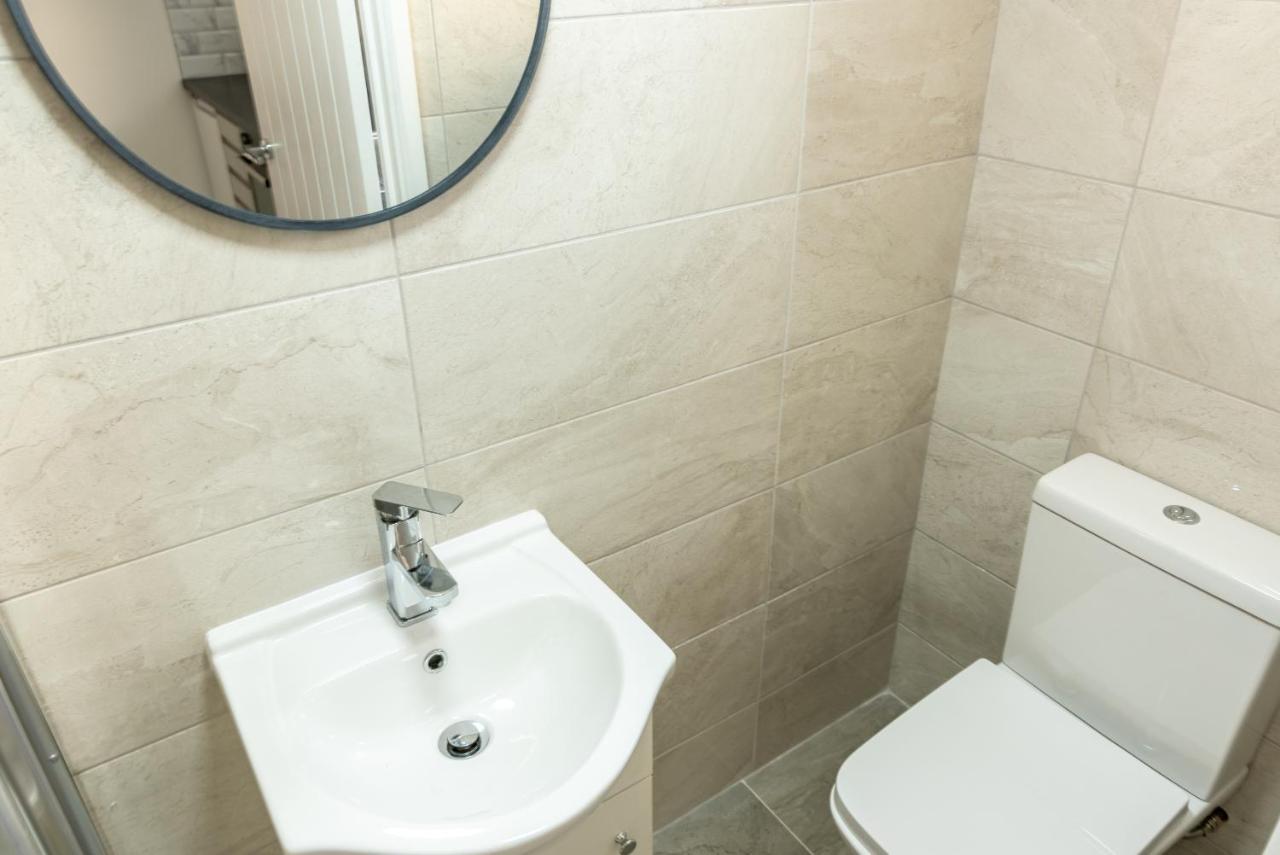 Exquisite Cardiff Apartments- With Garden Lounge & Games Room Экстерьер фото
