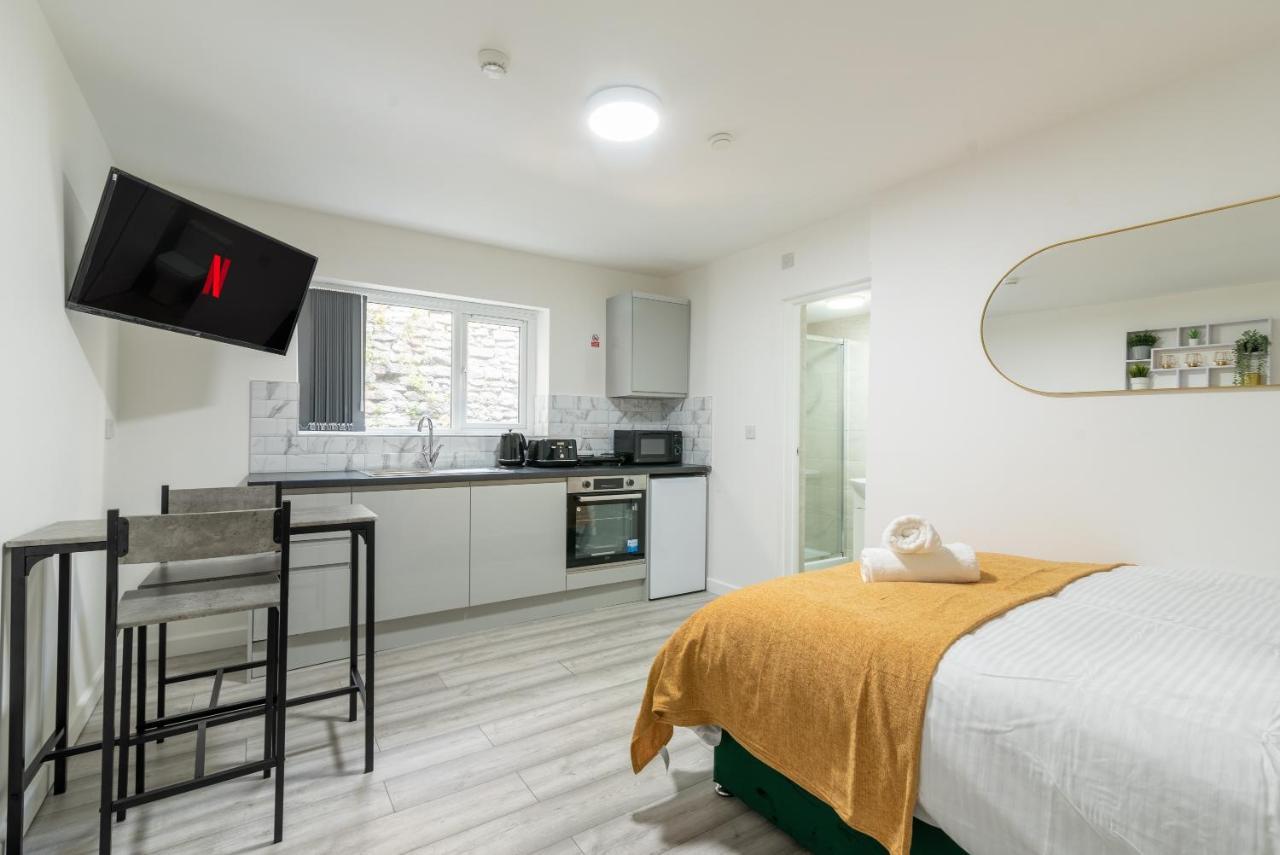 Exquisite Cardiff Apartments- With Garden Lounge & Games Room Экстерьер фото