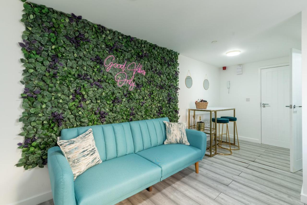 Exquisite Cardiff Apartments- With Garden Lounge & Games Room Экстерьер фото
