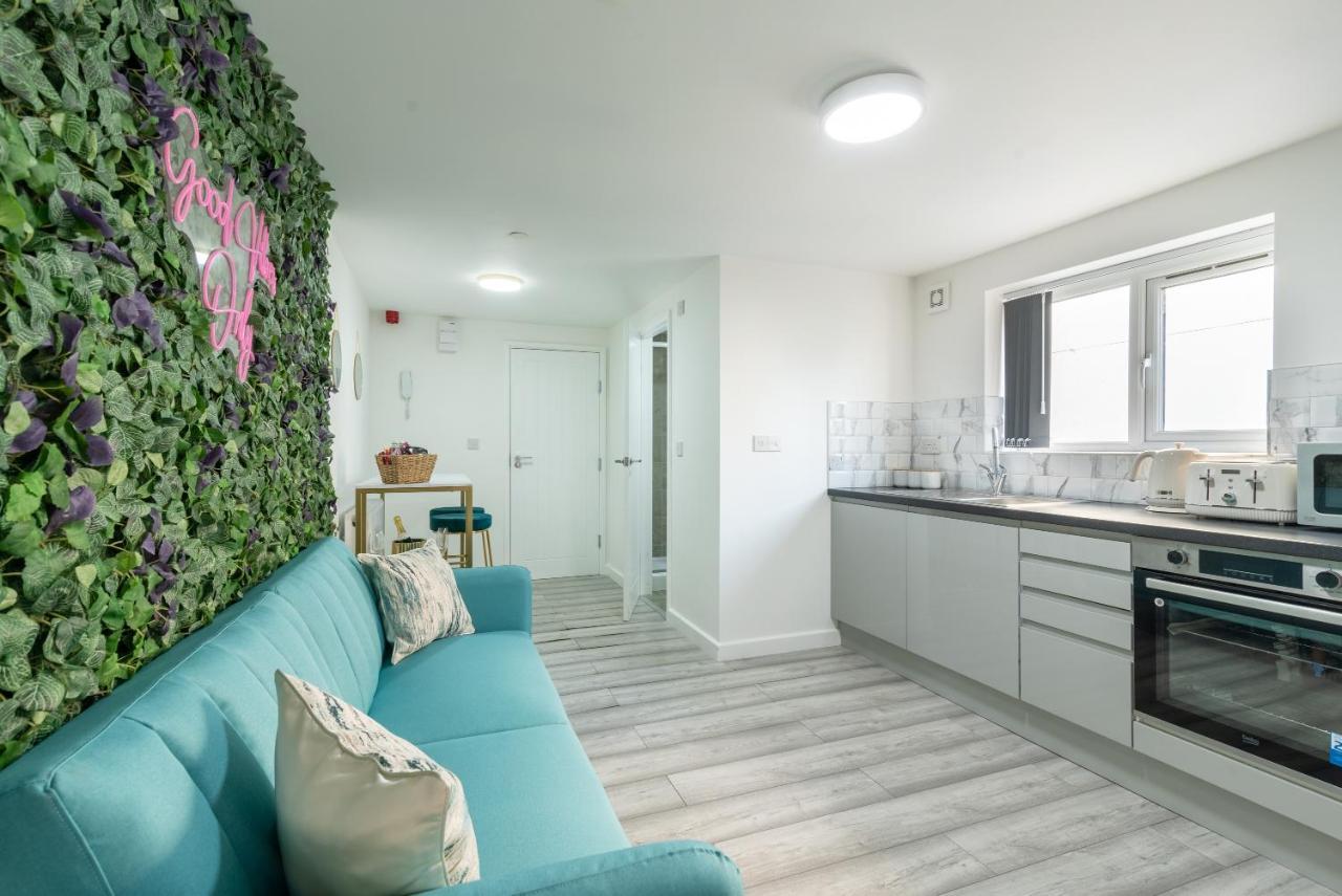 Exquisite Cardiff Apartments- With Garden Lounge & Games Room Экстерьер фото